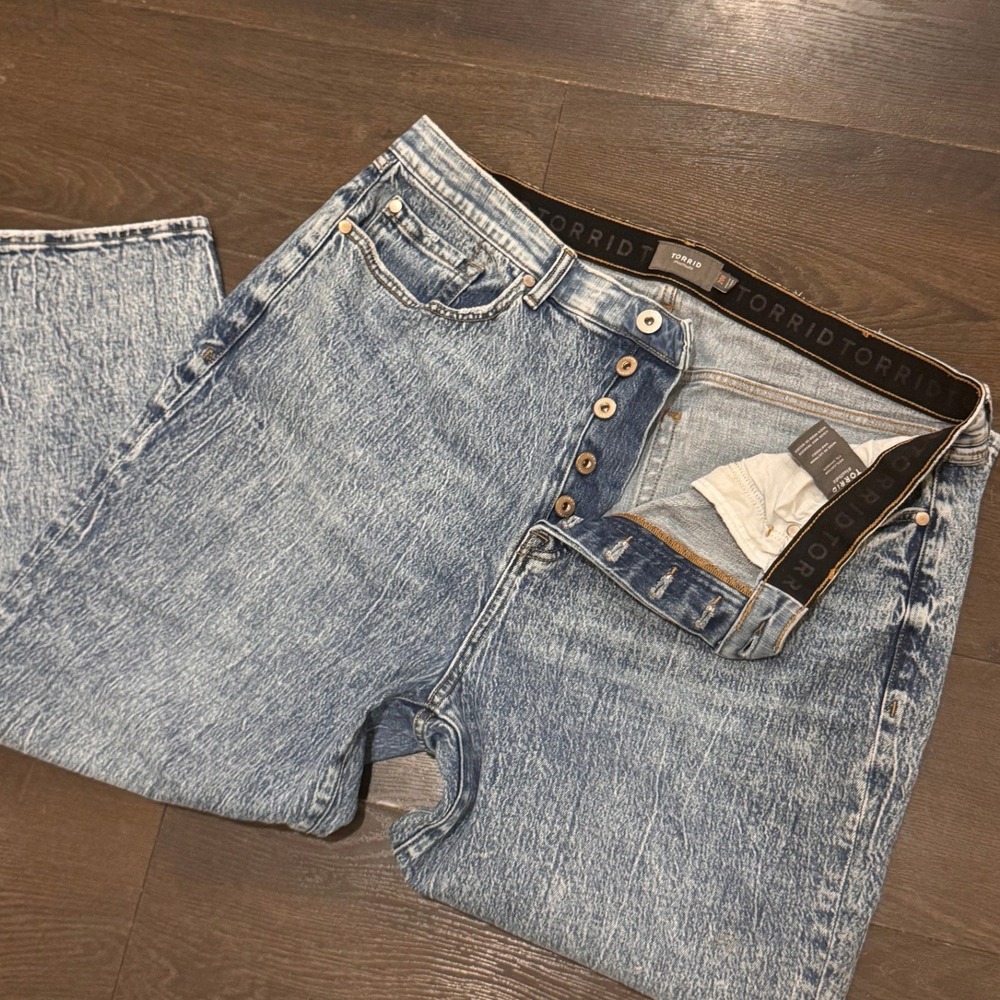 Torrid Mom Jeans size 20 High Rise PCD Flashback Acid Wash Light Blue Button Fly - Picture 6 of 9